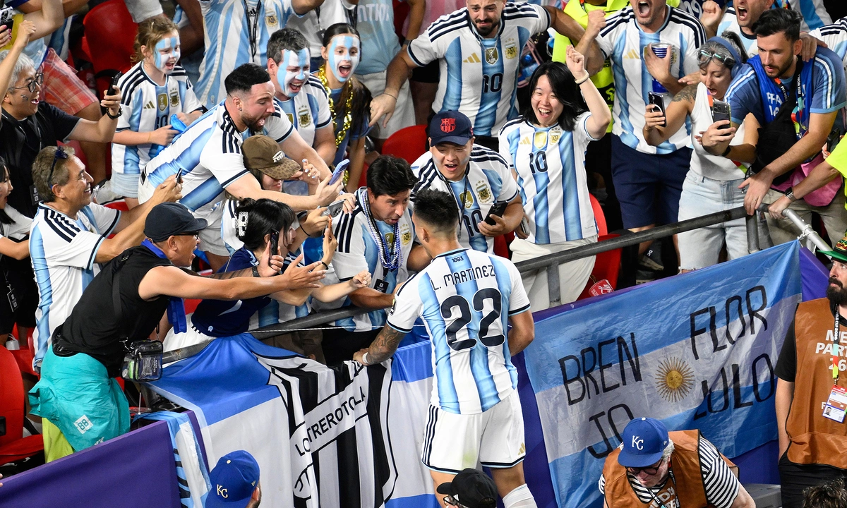 Báo Anh đặt dấu hỏi về việc tiền đạo Argentina thoát thẻ đỏ: góc nhìn mới cho người chơi Việt - hình ảnh - vnrr88.vip Báo Anh đặt dấu hỏi về việc tiền đạo Argentina thoát thẻ đỏ: góc nhìn mới cho người chơi Việt - hình ảnh - vnrr88.vip